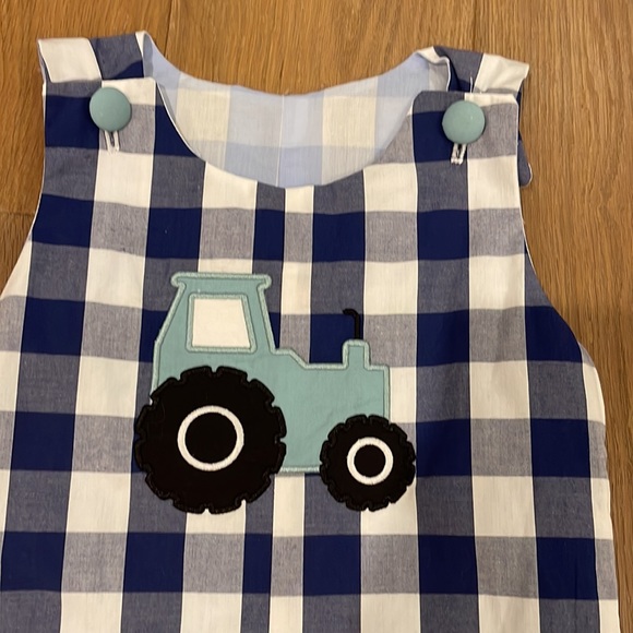 Reversible Embroidered Jon Jon - Tractors and Dinos Gingham 12 months - Picture 3 of 4